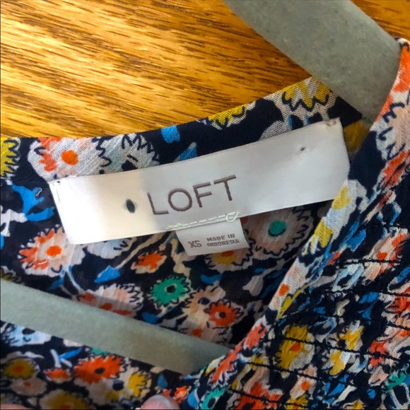 SOLD!! LOFT Flutter Sleeve Floral Top Size XS - Picture 5 of 12